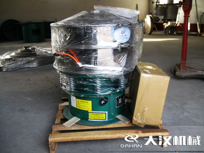 三氯蔗糖粉超聲波振動(dòng)篩采用不銹鋼+碳鋼材質(zhì)的產(chǎn)品能夠更好的節(jié)省成本，同時(shí)能夠達(dá)到想要的篩分效果。
